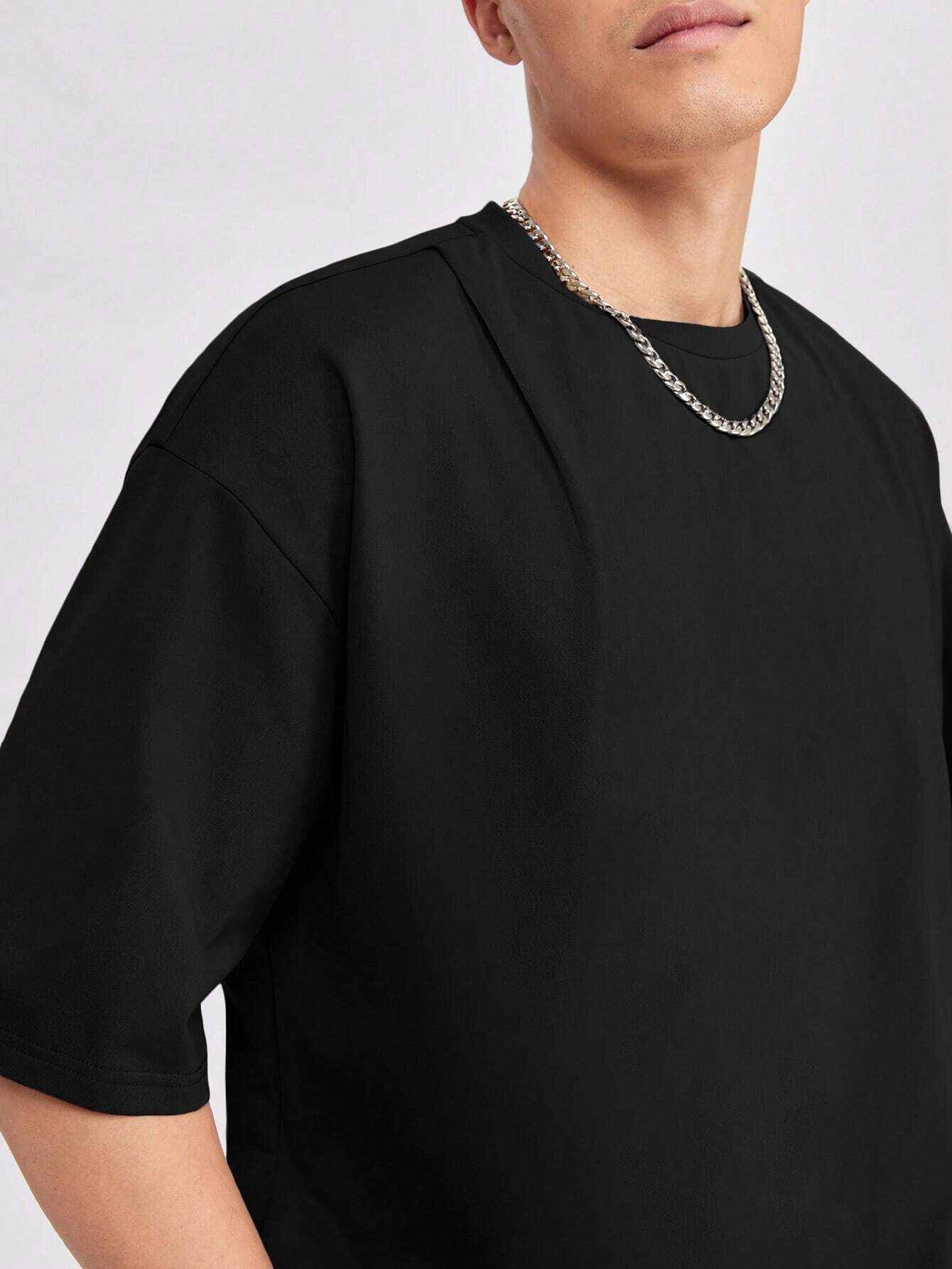 Bram | Stilizirana crna oversized majica za ljetnu sezonu